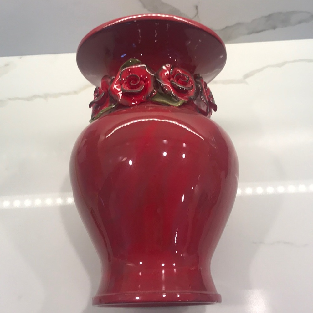 Studio B Red vase with Roses. Ceramic.